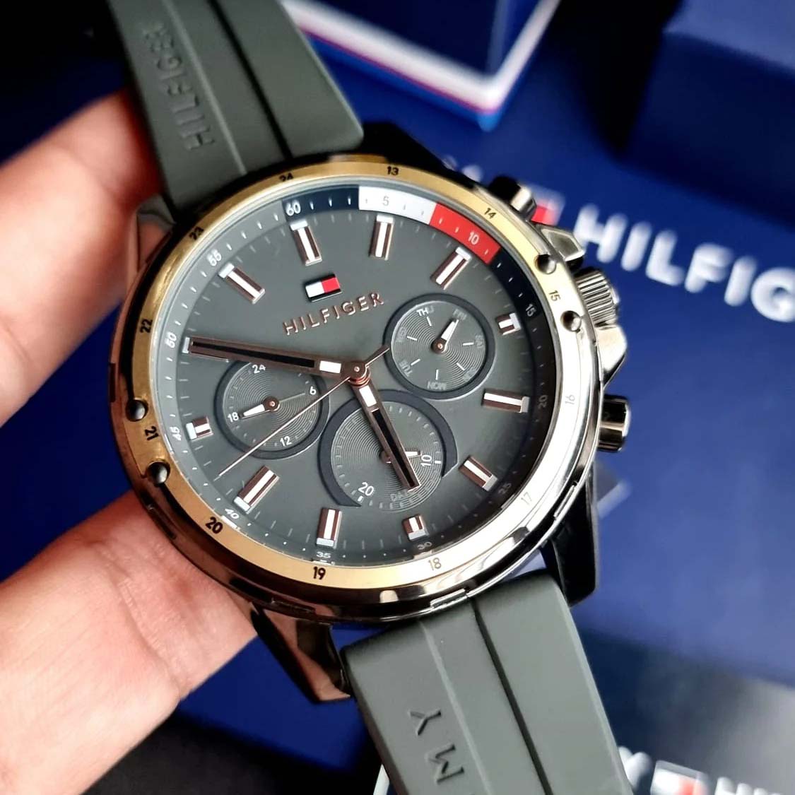 Montre Tommy Hilfiger 2220