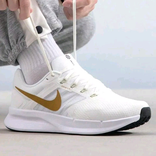 NIKE RUN SWIFT 3 White/Photon Dust/White/Bronzine