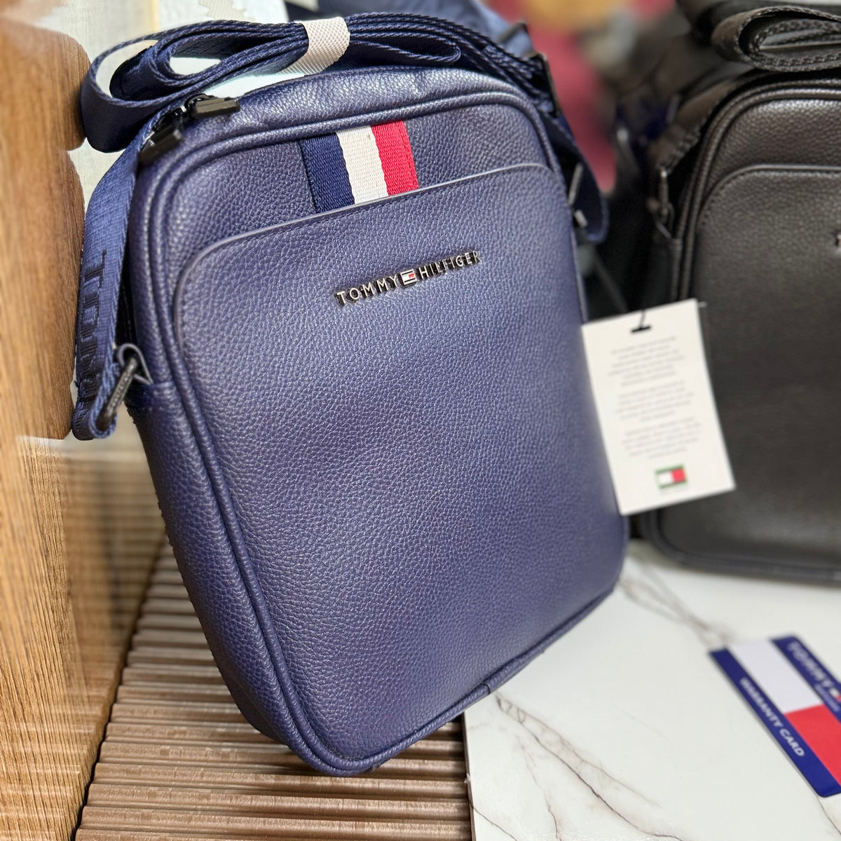 Sacoche sp TOMMY HILFIGER 1 🔵  REF: 078-01  BLEU