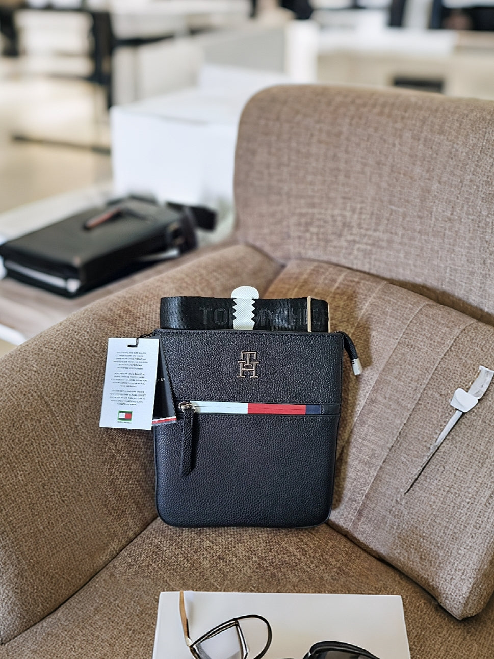 Sacoche sp TOMMY HILFIGER ⚫️ REF: TM1046-3  BLK 1