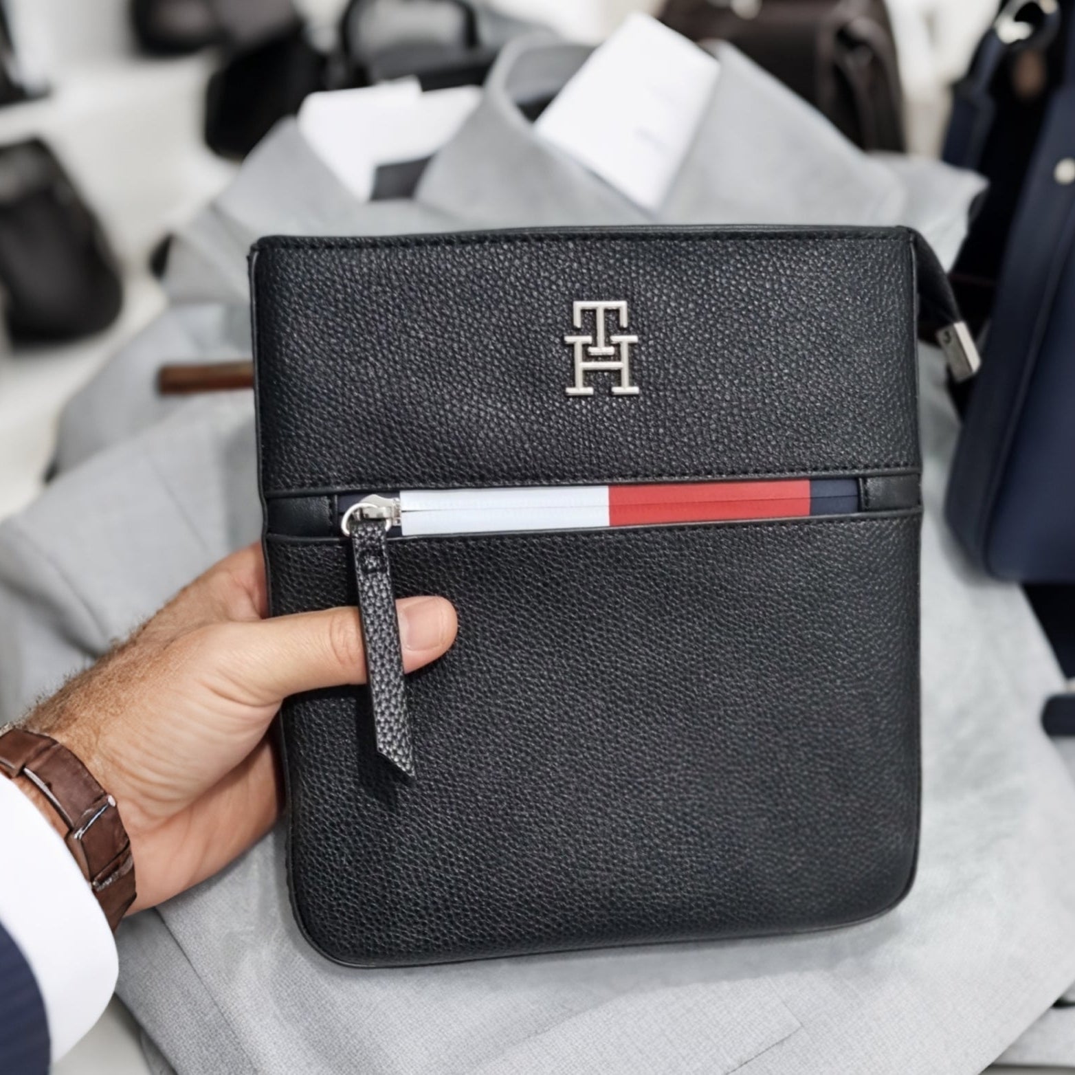 Sacoche sp TOMMY HILFIGER ⚫️ REF: TM1046-3  BLK